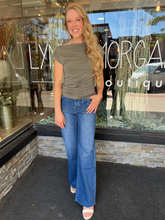 Nikki Asymmetric Top