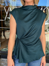 Livia Asymmetric Top